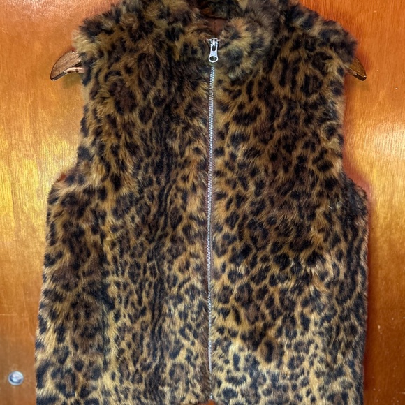 J Crew Faux Fur Leopard Vest - Picture 2 of 6